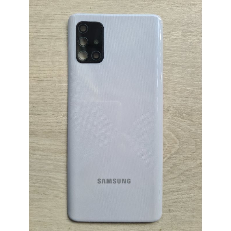 Nắp lưng Samsung A71 SM-A715F , có kính camera sau , không có keo mặt sau