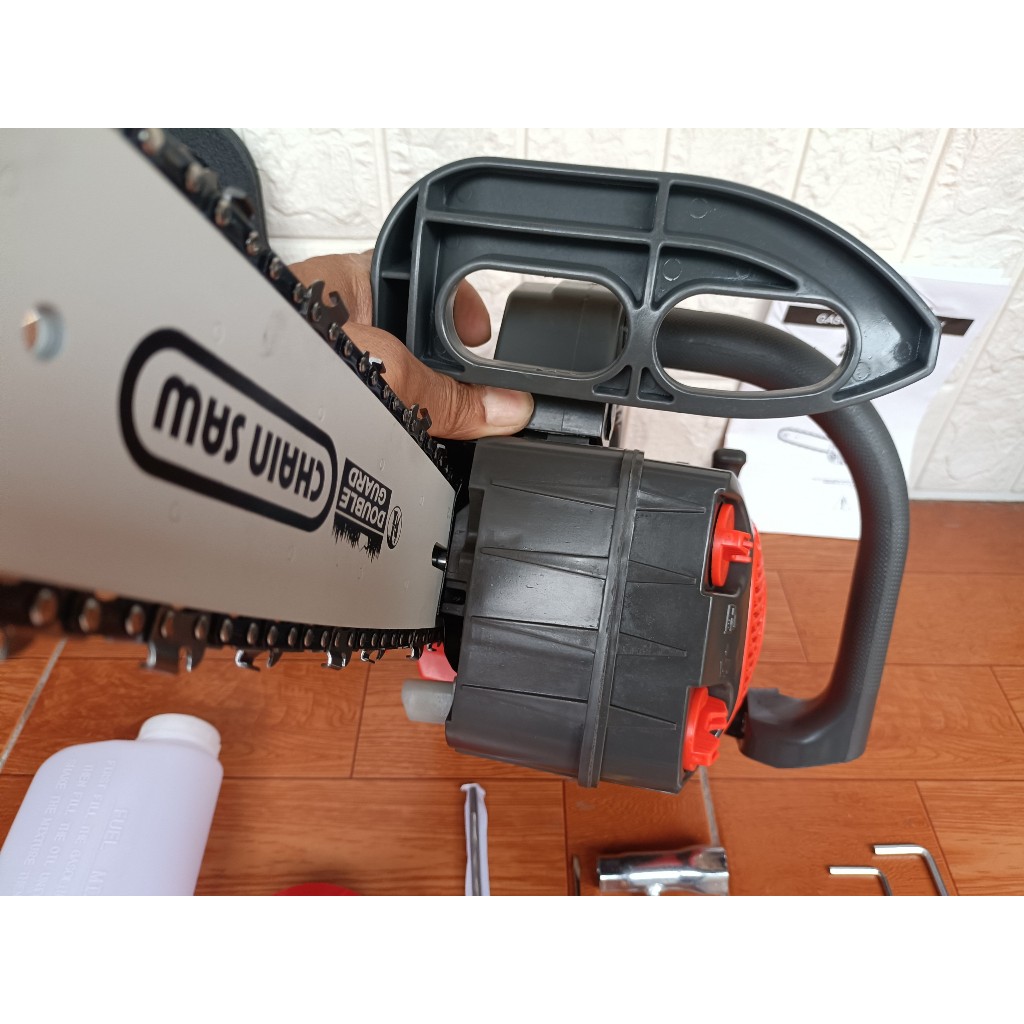 Máy cưa xích chạy xăng mini Kamochi lam 30cm