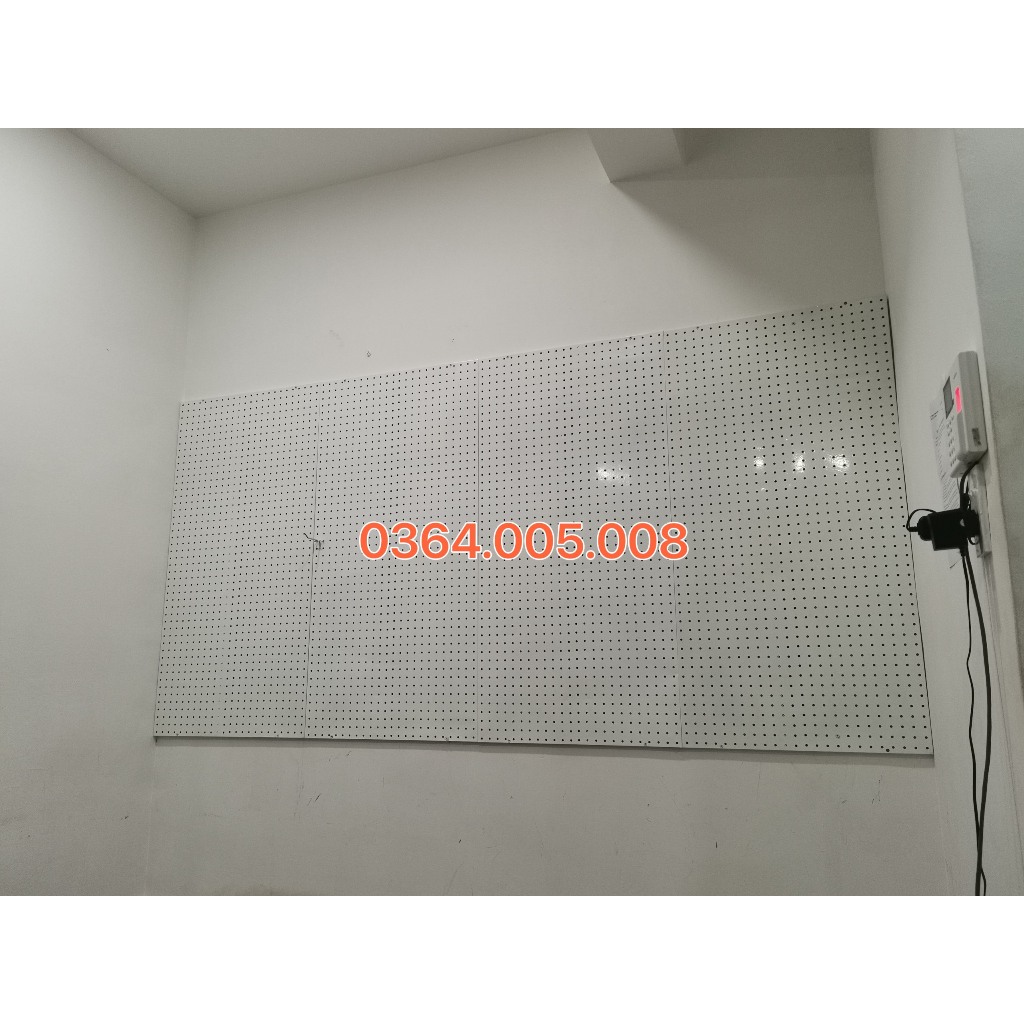 Tấm tôn đục lỗ cài móc treo phụ kiện  - 1m x 50cm