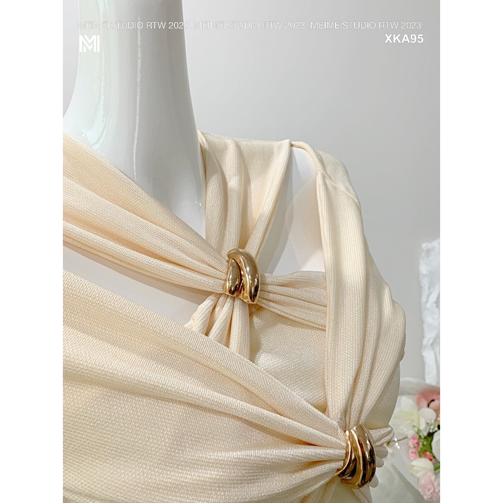 Áo thun dáng ôm cổ chéo đính khuyên, vải nhúng vảy nhũ co giãn thoải mái, dễ mix đồ, mặc đi chơi, đi làm | XKA95