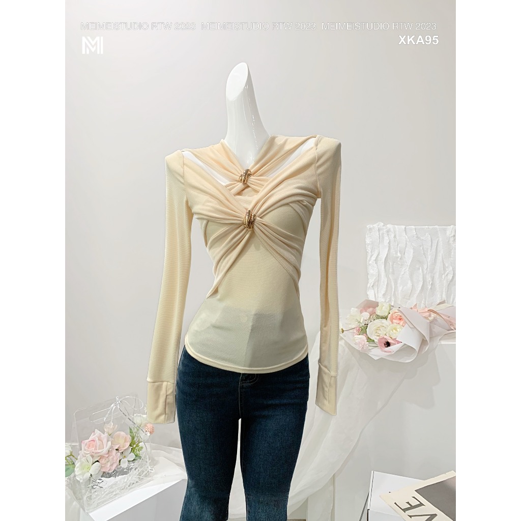 Áo thun dáng ôm cổ chéo đính khuyên, vải nhúng vảy nhũ co giãn thoải mái, dễ mix đồ, mặc đi chơi, đi làm | XKA95