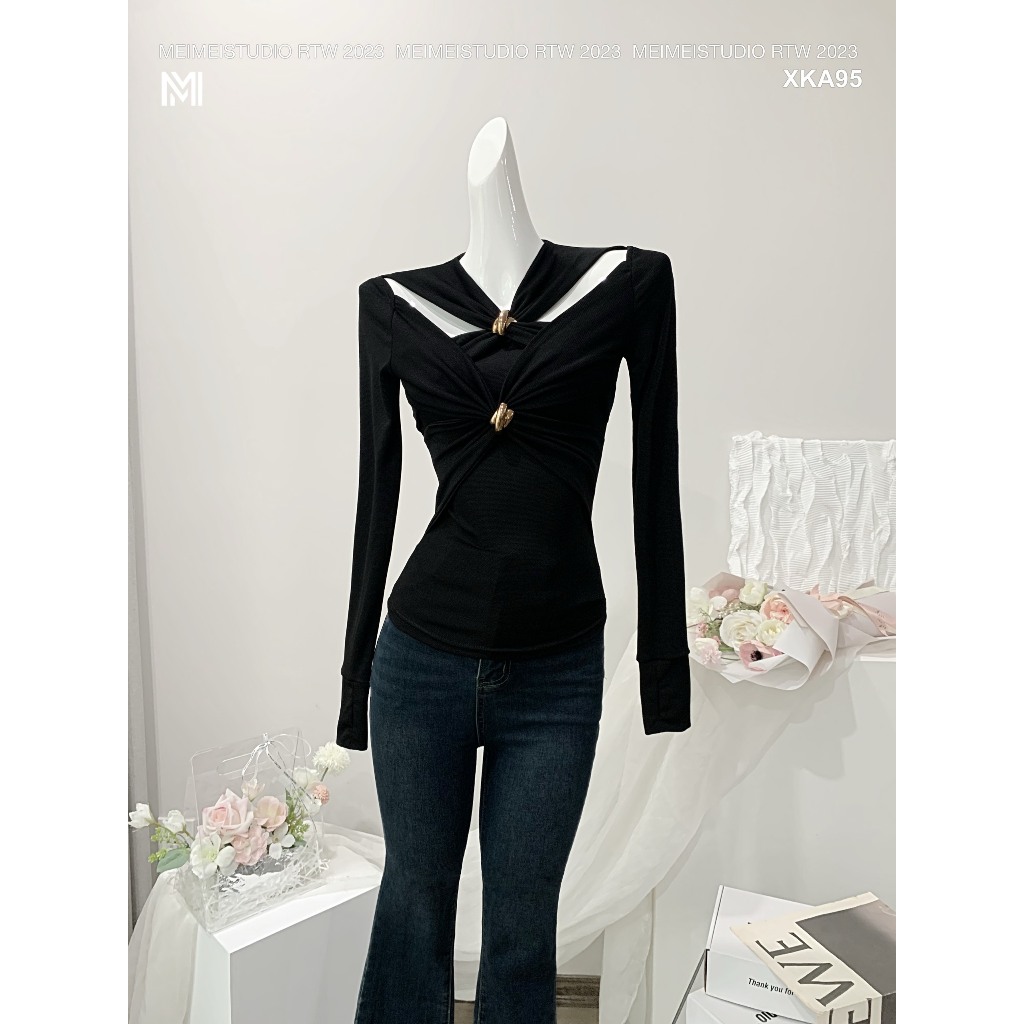 Áo thun dáng ôm cổ chéo đính khuyên, vải nhúng vảy nhũ co giãn thoải mái, dễ mix đồ, mặc đi chơi, đi làm | XKA95