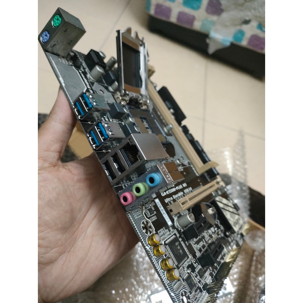 COMBO GA-X150M-PLUS WS + E3 1220 V5 Có kèm chắn main.