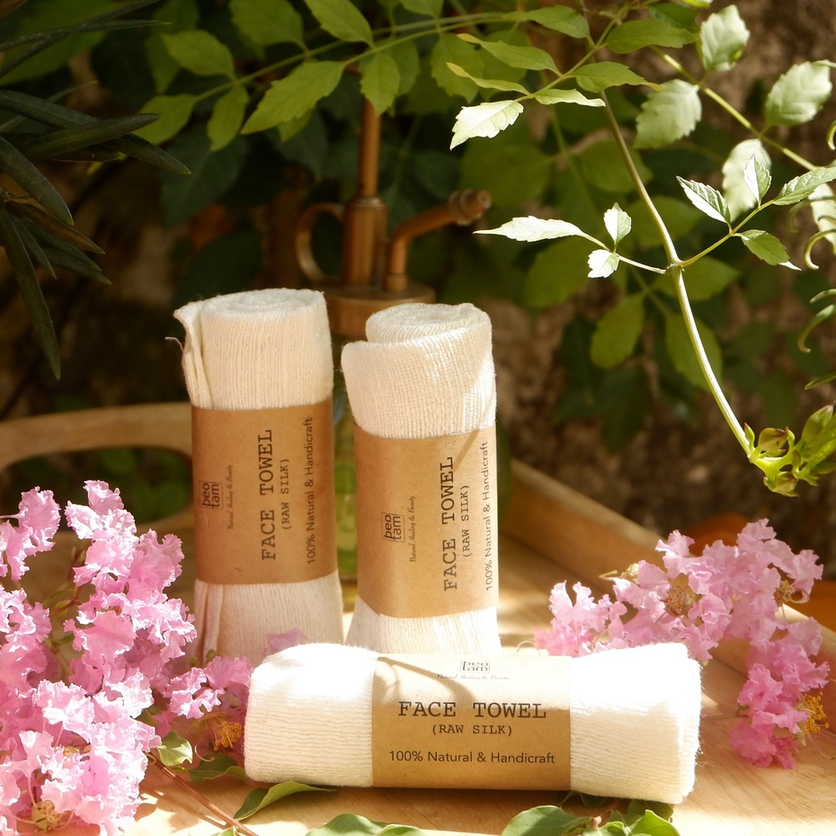 Khăn Tơ Tằm Bèo Tấm, khăn mặt tơ tằm kiêm tẩy trang, chứa chất dinh dưỡng tự nhiên làm sạch và nuôi dưỡng da
