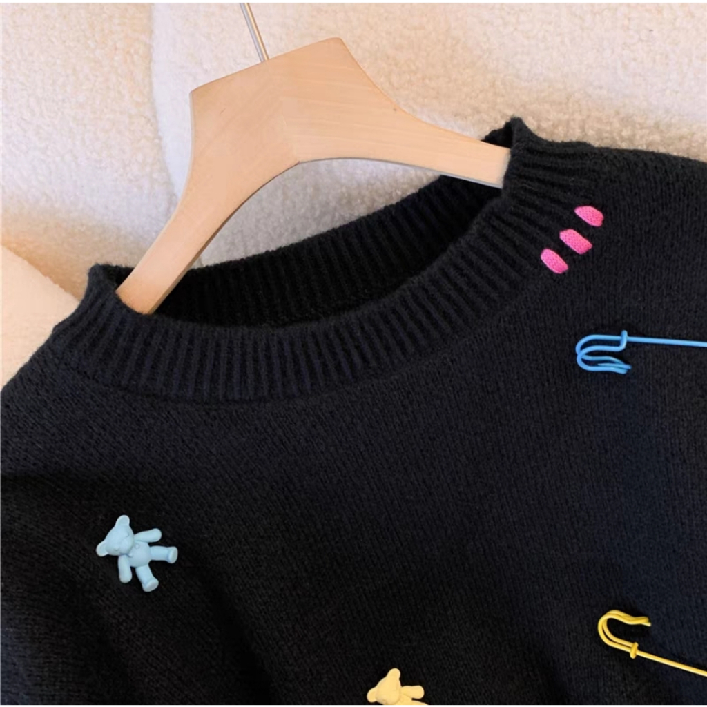 Áo Khoác Len Cổ Tròn Đính Gấu Kín Thân, Form Rộng, Dày Dặn, Ấm Áp, TA155140