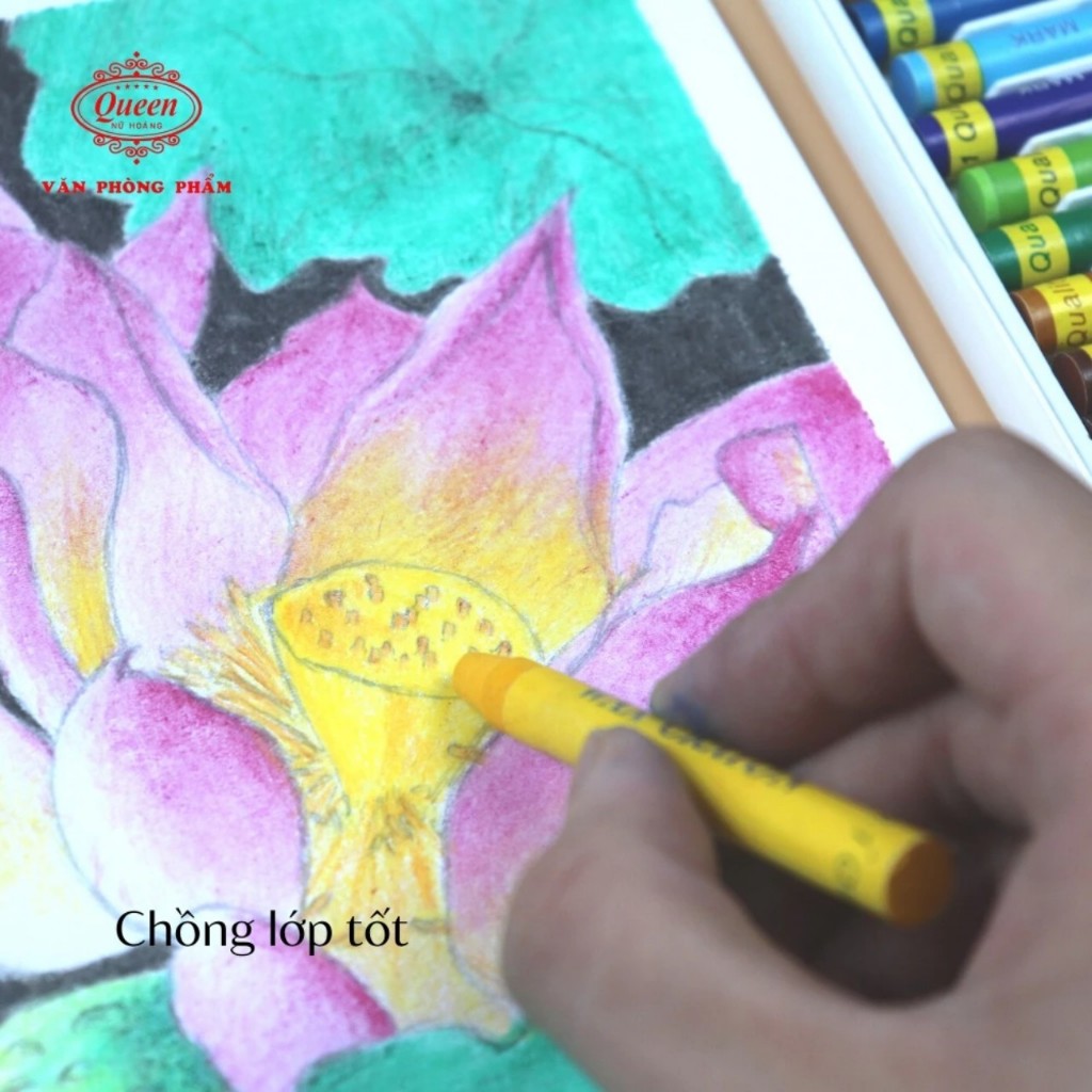 Bút sáp màu Queen  - Hộp giấy 12 màu/18 màu - Chính Hãng - Tặng Sticker Hoạt Hình & Giấy Tô Màu