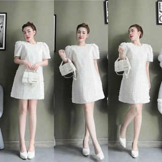 Đầm trắng voan hoa nổi bochun ngực xẻ tay bồng