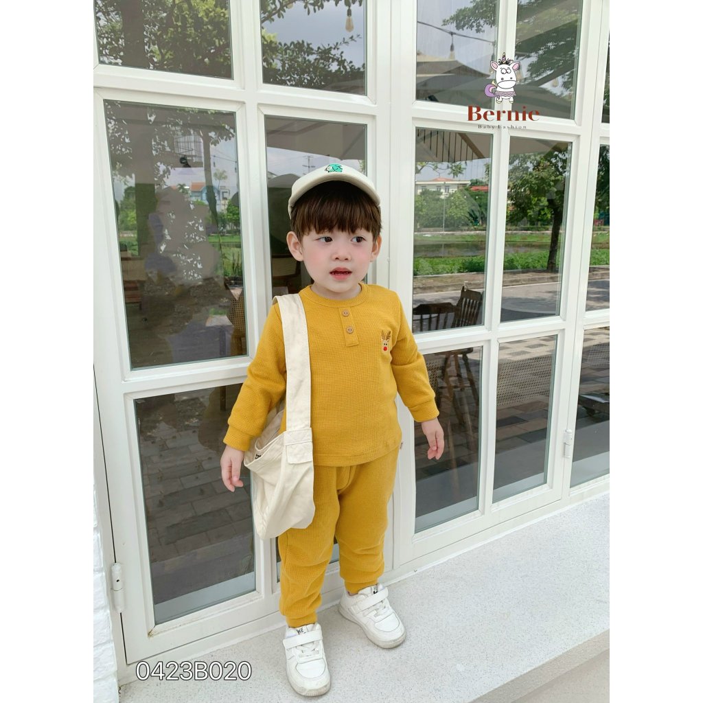 Bộ cotton xốp dài tay, đính cúc mềm mại thêu hoạ tiết tuần lộc Bernie cho bé
