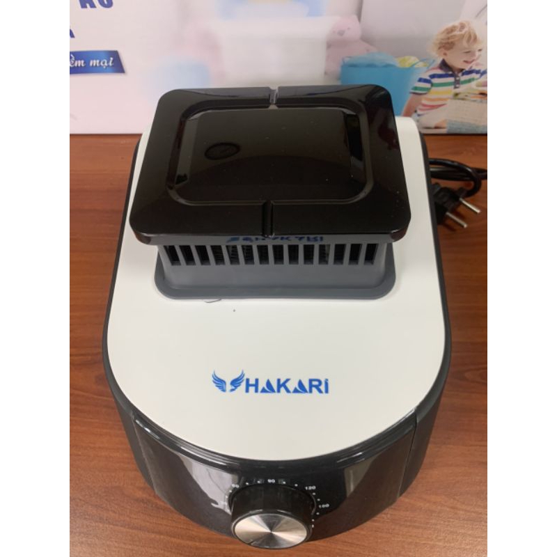 Tủ sấy quần áo Hakari công suất 1500w