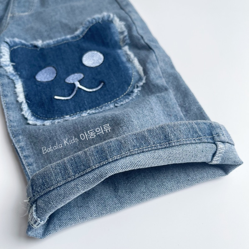 Quần jean cho bé Batala kids quần bò ống suông THÊU GẤU bé trai bé gái dáng Hàn quốc siêu xinh