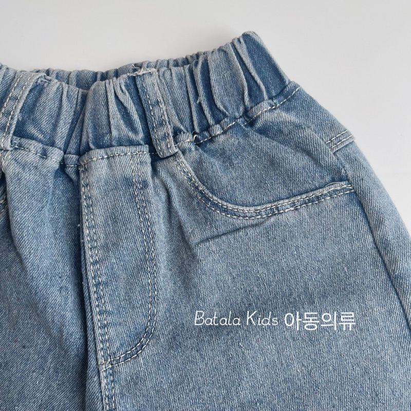 Quần jean cho bé Batala kids quần bò ống suông THÊU GẤU bé trai bé gái dáng Hàn quốc siêu xinh