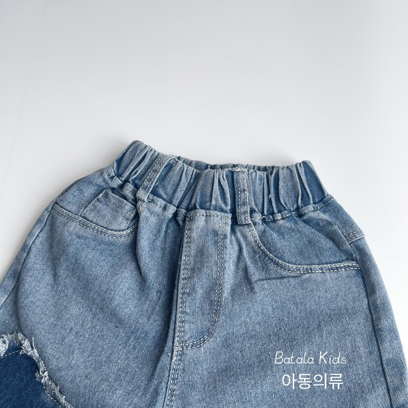 Quần jean cho bé Batala kids quần bò ống suông THÊU GẤU bé trai bé gái dáng Hàn quốc siêu xinh