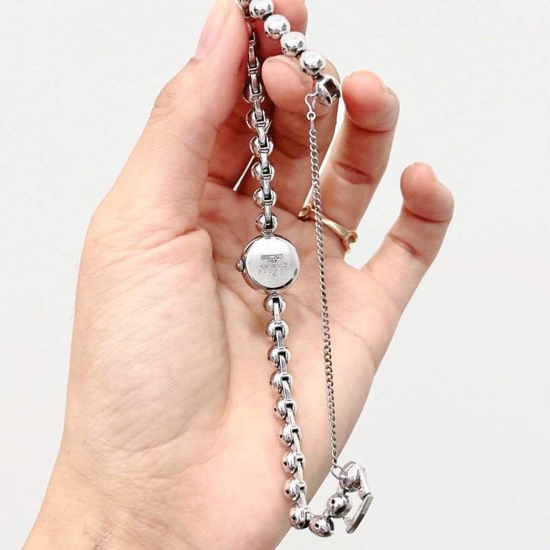 Đồng hồ si nữ hiệu Seiko dạng lắc bi trắng - secondhand watches brand Seiko