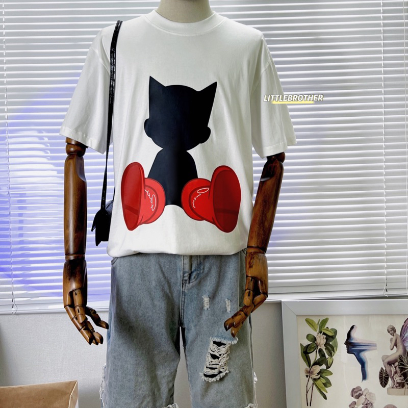 Áo thun giày đỏ unisex nam nữ form rộng