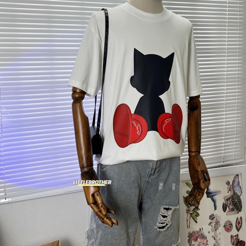 Áo thun giày đỏ unisex nam nữ form rộng