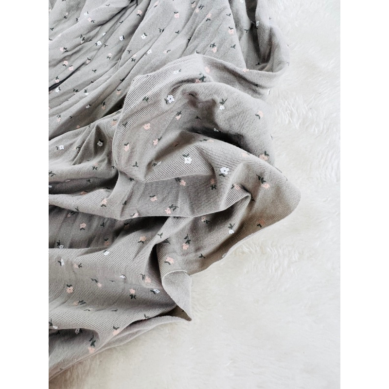 Vải thun cotton 4c hoa nhí nền xanh vỏ đậu nhạt