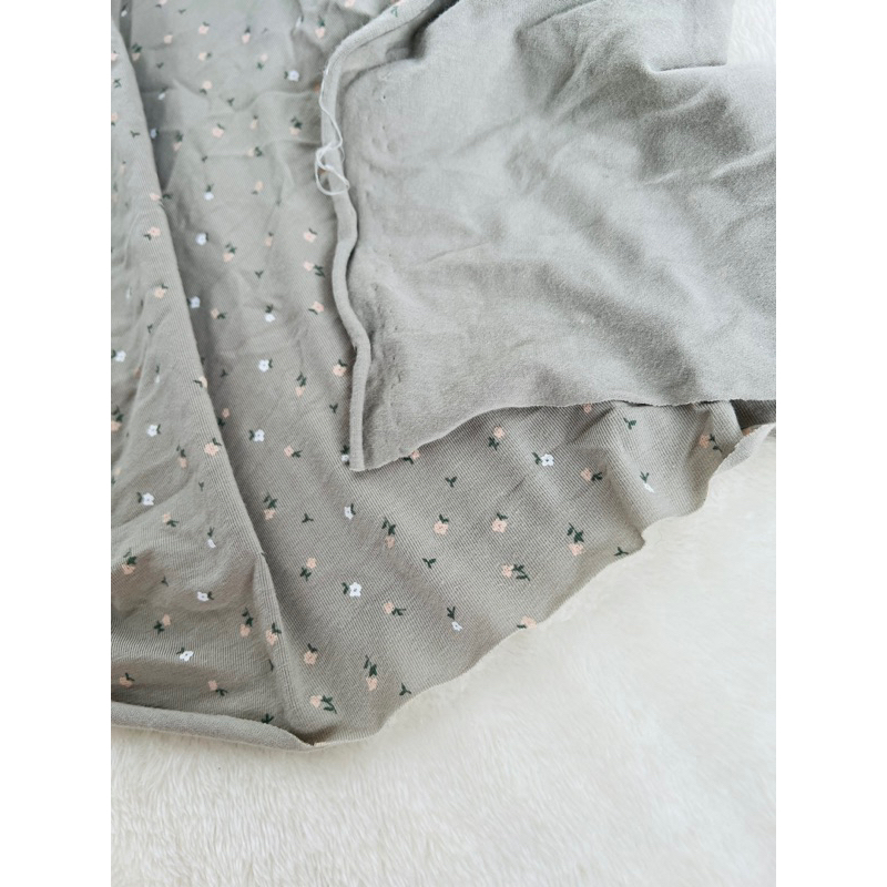 Vải thun cotton 4c hoa nhí nền xanh vỏ đậu nhạt