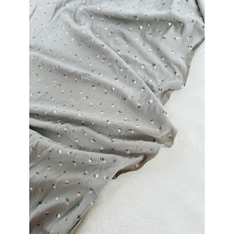 Vải thun cotton 4c hoa nhí nền xanh vỏ đậu nhạt