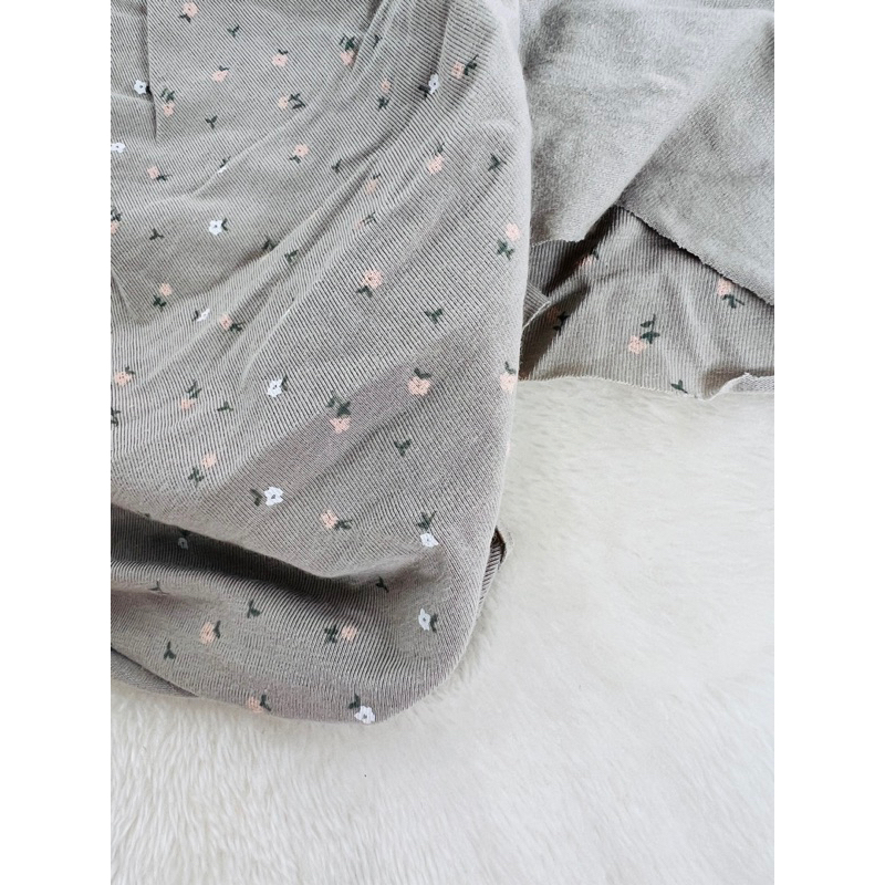 Vải thun cotton 4c hoa nhí nền xanh vỏ đậu nhạt