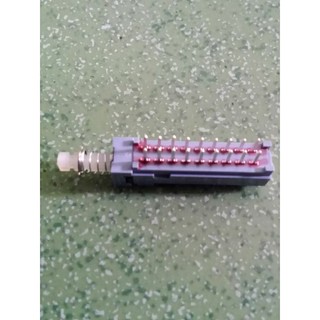 1 nút nhấn giữ 18 chân