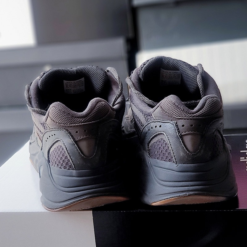 Giày Yeezy Boost 700 V2 'Geode' EG6860, size 44, real 2hand