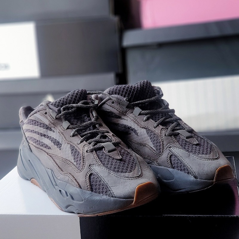 Giày Yeezy Boost 700 V2 'Geode' EG6860, size 44, real 2hand