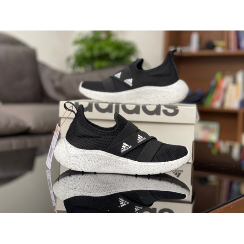 Giày thể thao PurePromotiton Adapt shoesMột dòng thể thao chuyên chạy bộ của Adidas.