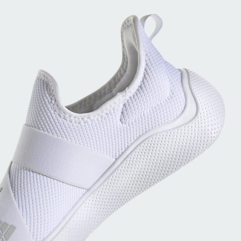 Giày thể thao PurePromotiton Adapt shoesMột dòng thể thao chuyên chạy bộ của Adidas.