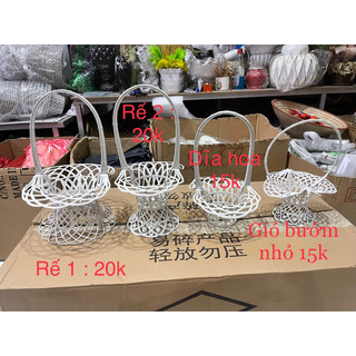Giỏ nhựa cắm hoa sáp , hoa tươi