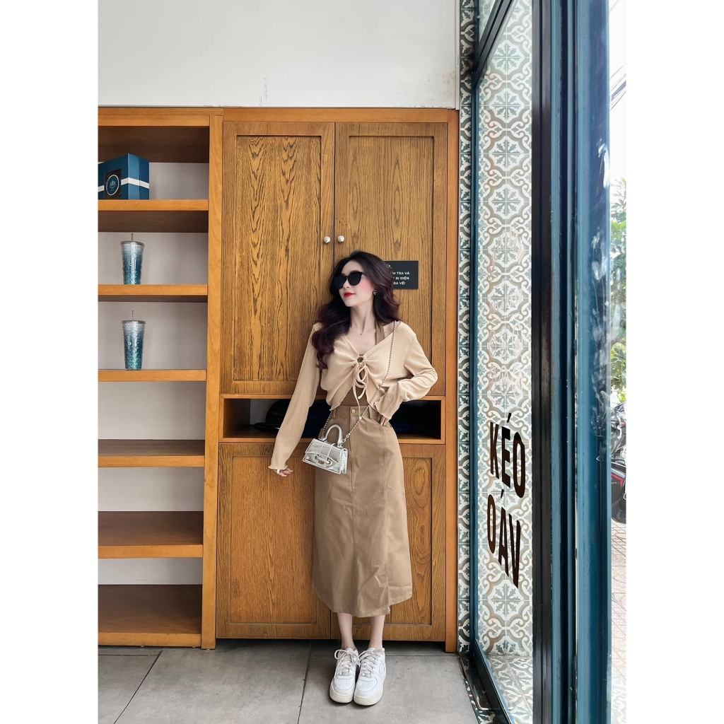 SET NÂU 3 MÓN GÂN: ÁO KHOÁC NÂU RÚT DÂY NGỰC + ÁO YẾM NÂU GÂN + CHÂN VÁY SUÔNG MIDI NÂU XẺ TÀ