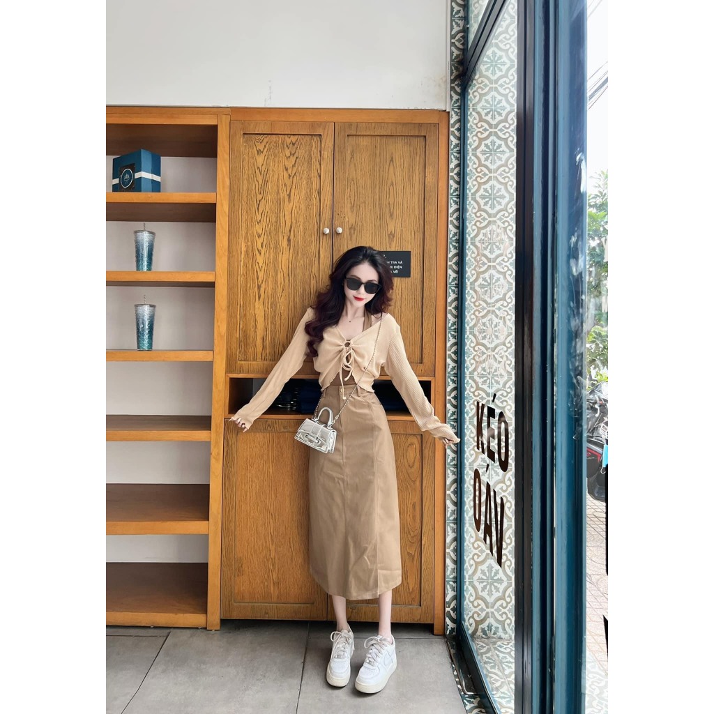 SET NÂU 3 MÓN GÂN: ÁO KHOÁC NÂU RÚT DÂY NGỰC + ÁO YẾM NÂU GÂN + CHÂN VÁY SUÔNG MIDI NÂU XẺ TÀ