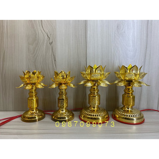 Một đôi đèn thờ hoa sen xi vàng
