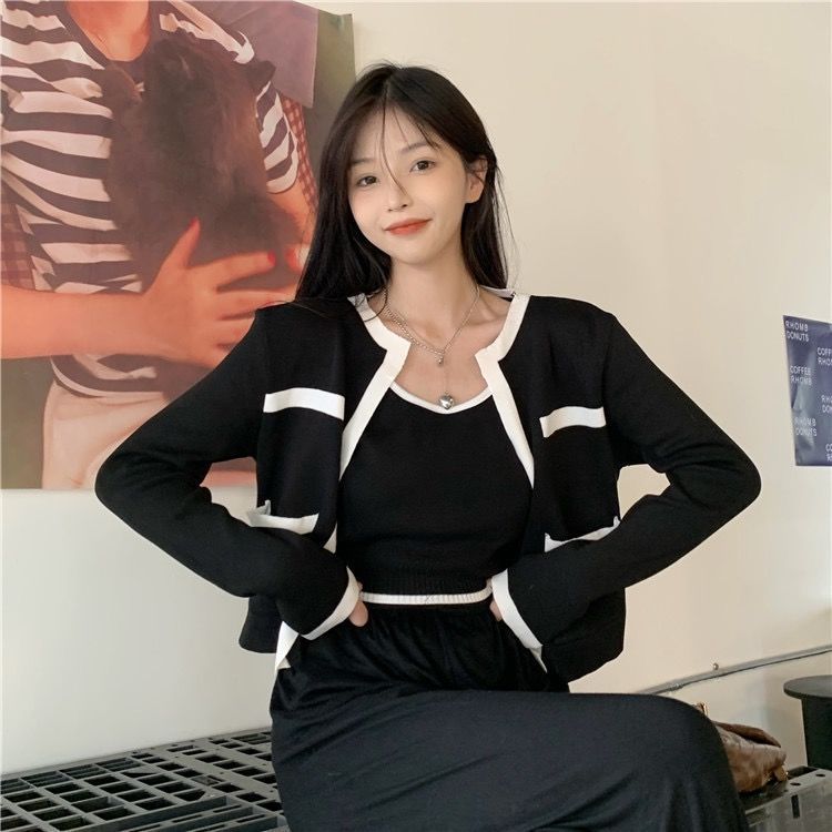 Áo cardigan set 2 chi tiết kèm áo dây trong Forgirlstudio trơn kẻ viền phong cách Hàn Quốc FG127