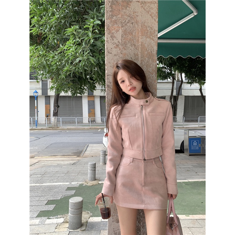 Set áo khoác da lộn + chân váy màu hồng phấn dành cho nữ