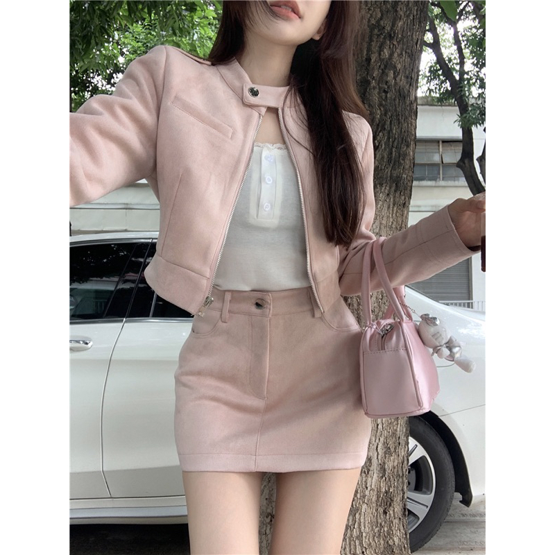 Set áo khoác da lộn + chân váy màu hồng phấn dành cho nữ