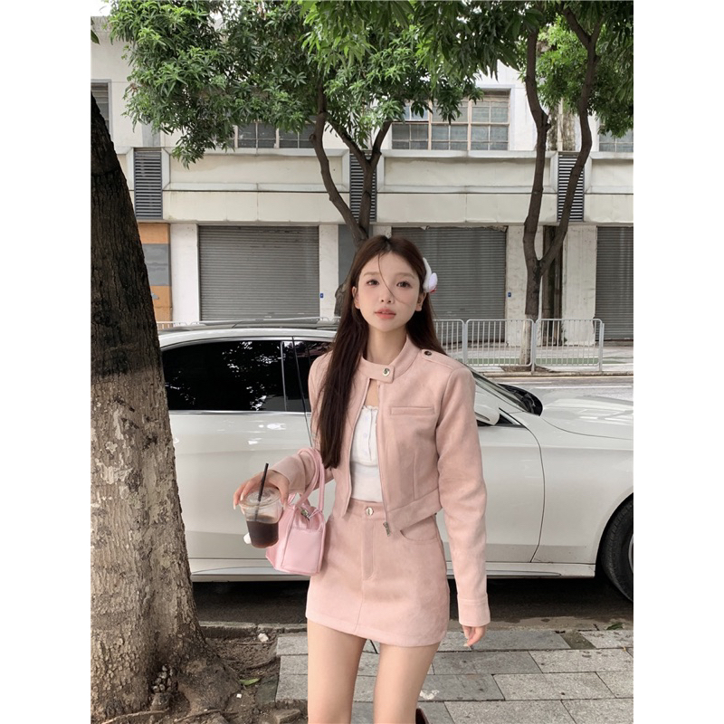 Set áo khoác da lộn + chân váy màu hồng phấn dành cho nữ