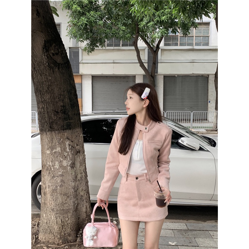 Set áo khoác da lộn + chân váy màu hồng phấn dành cho nữ