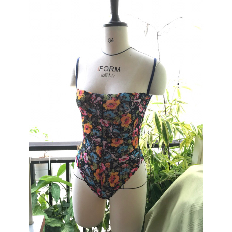 Rập body suit dây