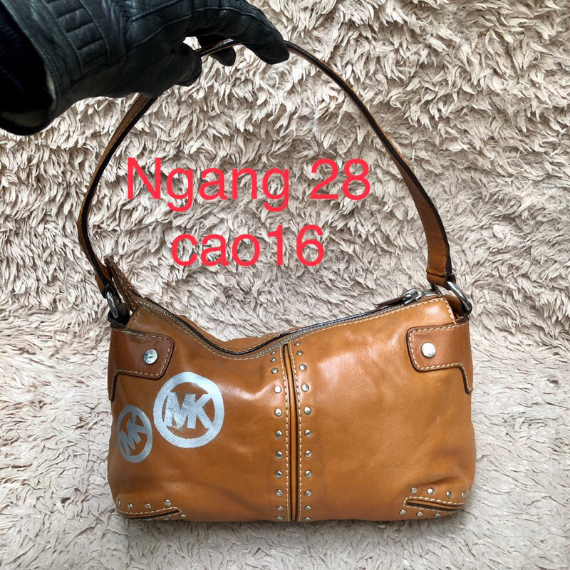 Túi chuẩn si. Sz ngang 28*cao 16. Da mộc . Khách vui lòng xem hình nếu muốn biết thêm thông tin sản phẩm mời vô chat nhé