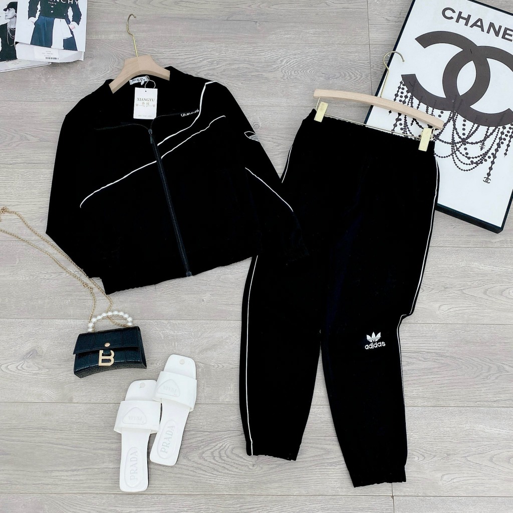 Set Bộ Thể Thao Nữ Áo Khoác Họa Tiết Adi Phối Quần Jogger Logo Thêu Nổi Sịn Sò