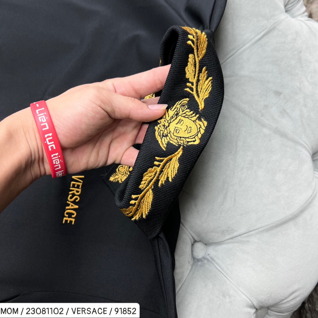 Áo Polo Versace Cổ Chữ Thêu Màu Cực Chất Nổi Bật - Áo Polo Boy Phố Dày Dặn Phong Cách Hot Trend - donche_shop 23081102