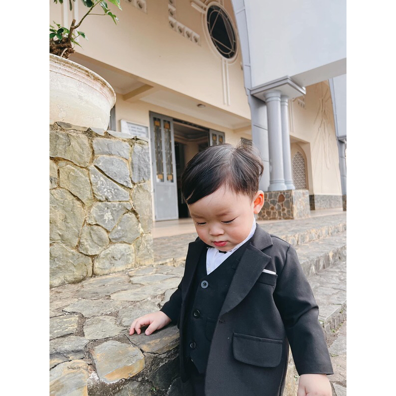 Bộ Vest Đen Kèm Gi-lê Lịch Lãm Cho Bé Trai