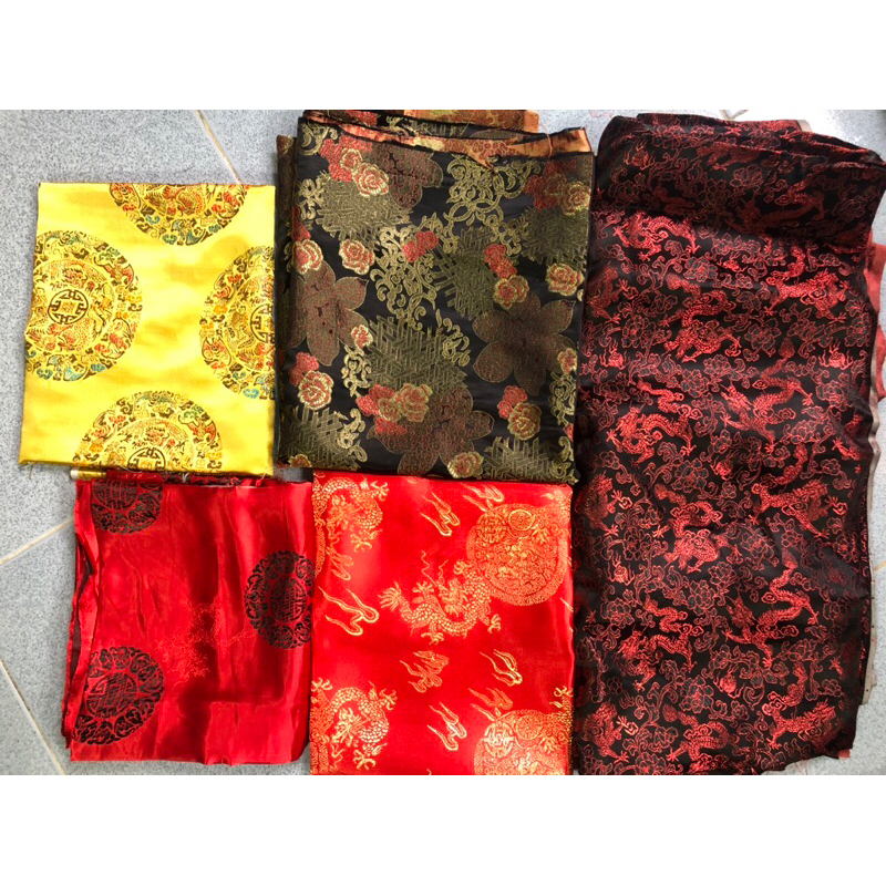 Áo choàng bà chúa xứ, thánh mẫu vải gấm dày dặn. Chat shop chọn màu vải.