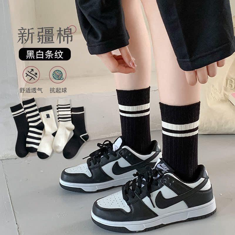 Set 10 đôi tất chữ R đen trắng