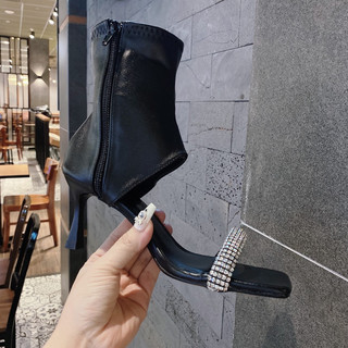 Giày boot đính đá