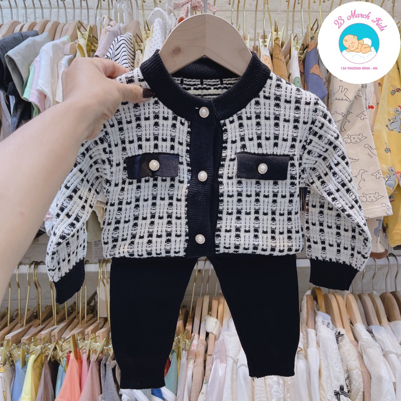 Bộ đồ len bé gái cúc ngực siêu xinh hàng QC