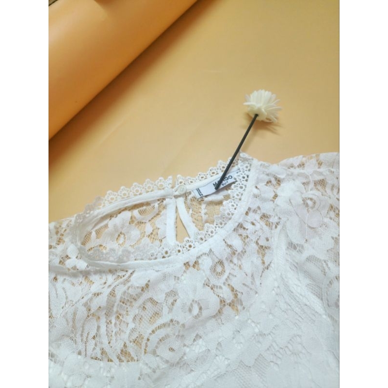 Áo sơ mi trắng phối ren Mango dư xịn