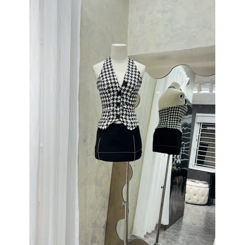Set áo yếm hoạ tiết răng sói kèm chân váy hai khoá đùi cá tính trendy