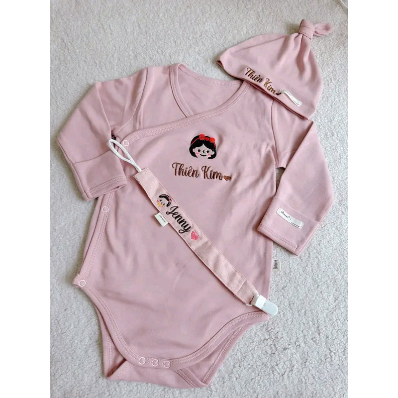 Body suit cotton kèm nón thêu tên bé