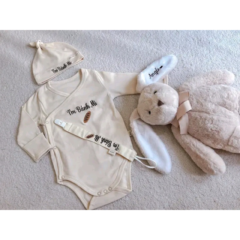 Body suit cotton kèm nón thêu tên bé